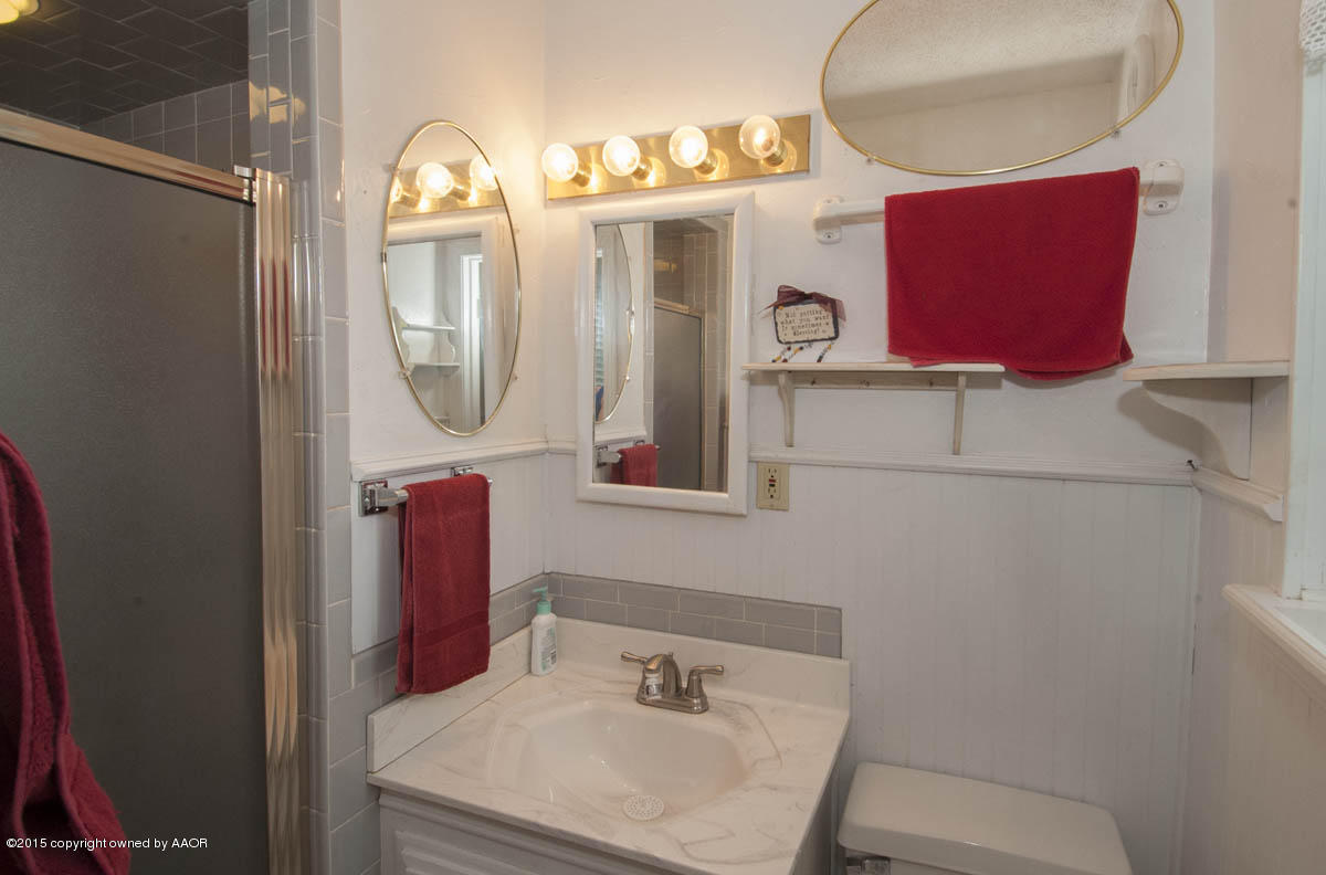 712 Rietman Street Amarillo, TX 79108 - Photo 15 of 37 MASTER BATH