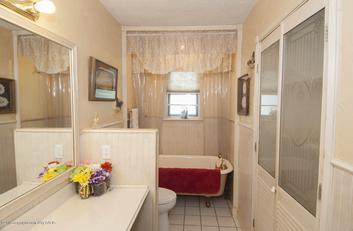 712 Rietman Street Amarillo, TX 79108 - Photo 19 of 37 BATHROOM 2 VIEW 2