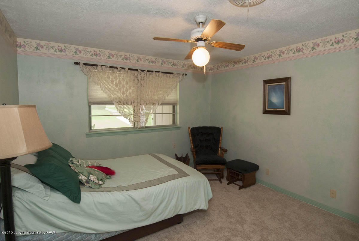712 Rietman Street Amarillo, TX 79108 - Photo 20 of 37 BEDROOM 3 VIEW 1
