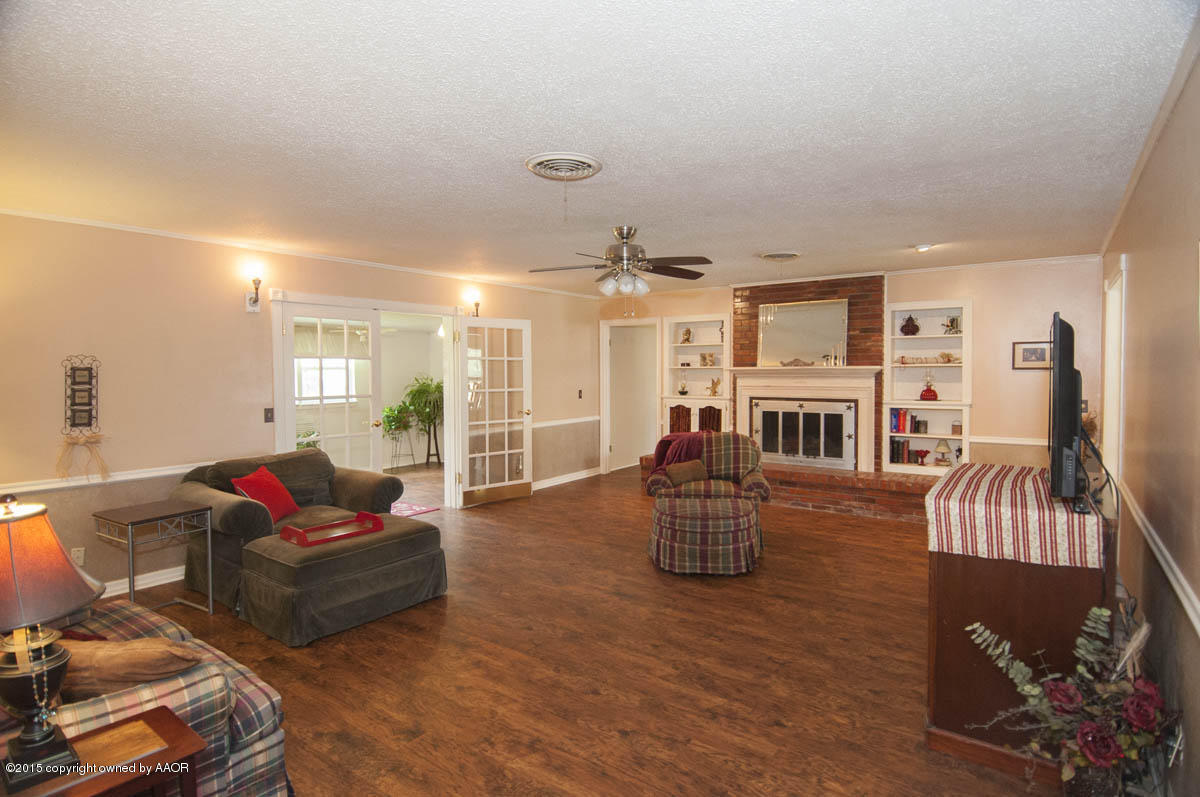 712 Rietman Street Amarillo, TX 79108 - Photo 2 of 37 LIVING VIEW 1