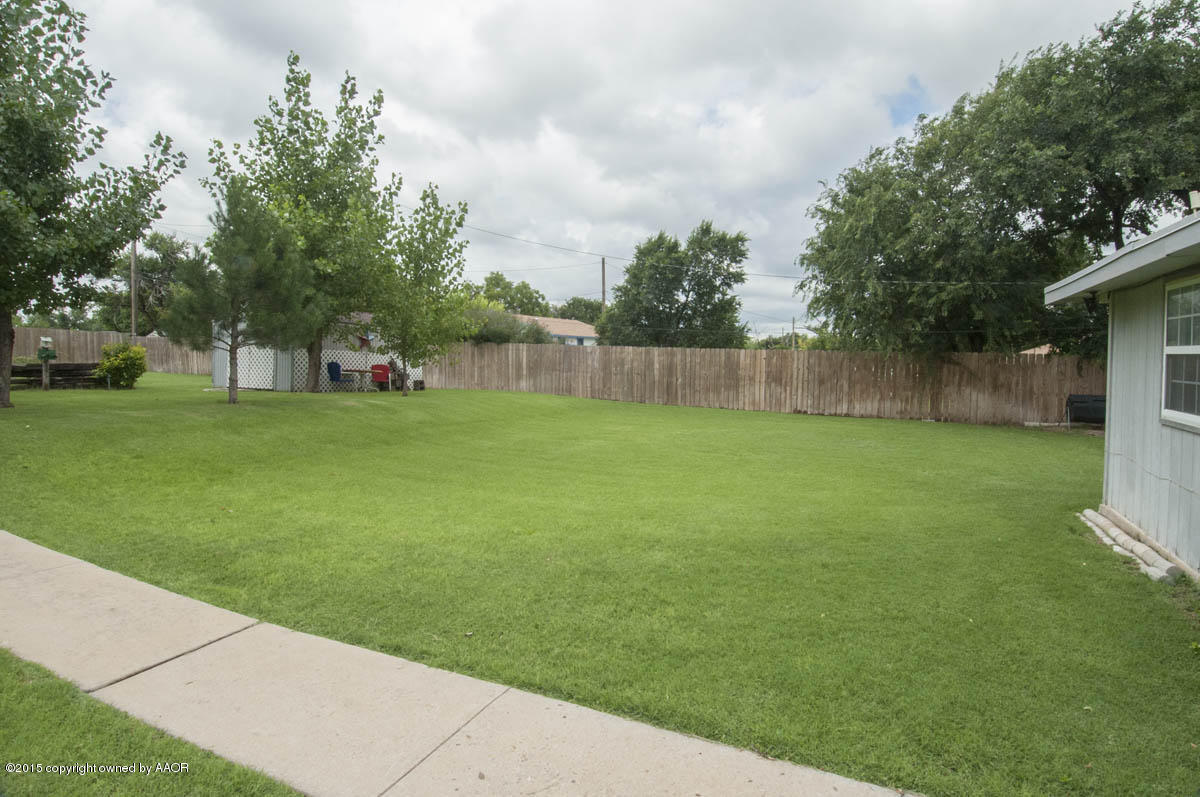 712 Rietman Street Amarillo, TX 79108 - Photo 29 of 37 YARD VIEW 1