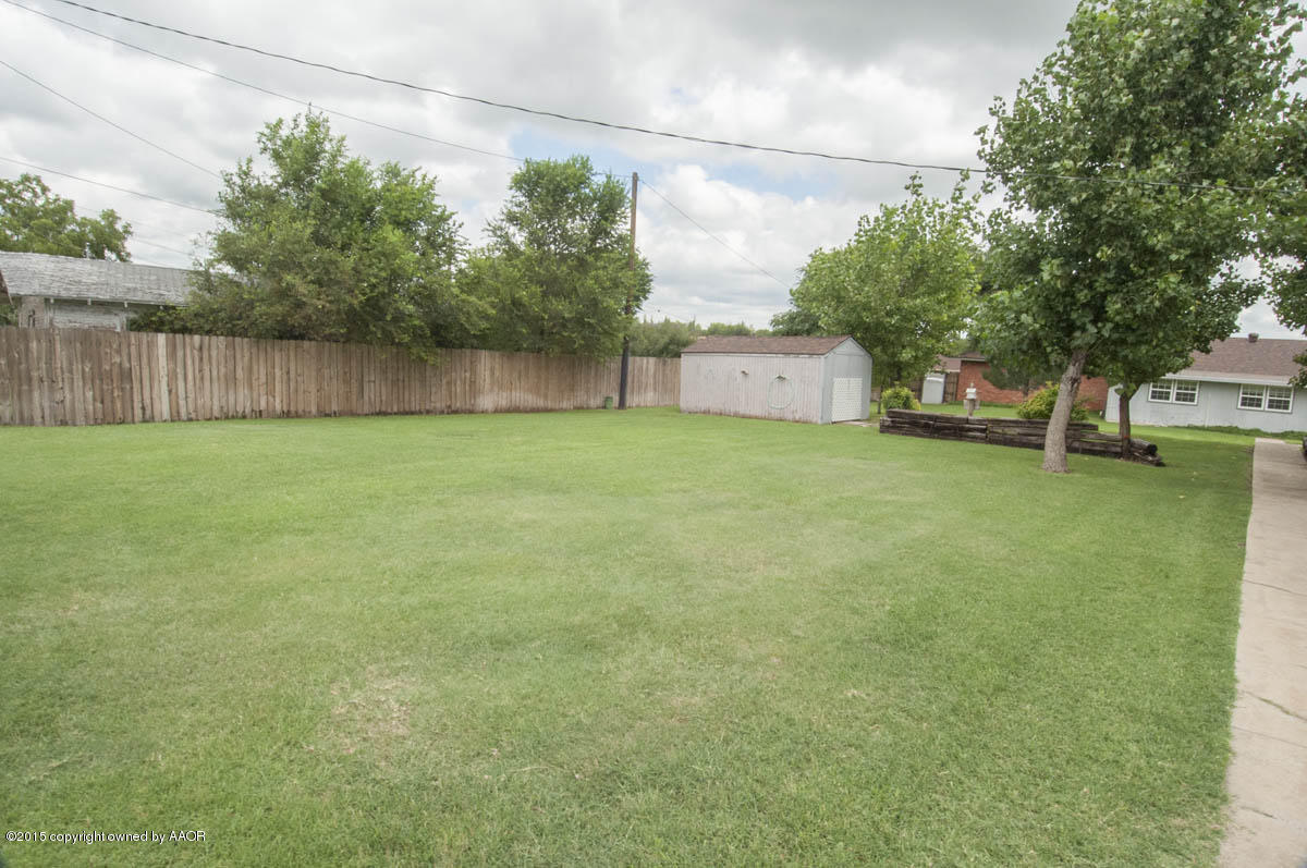 712 Rietman Street Amarillo, TX 79108 - Photo 32 of 37 YARD VIEW 4