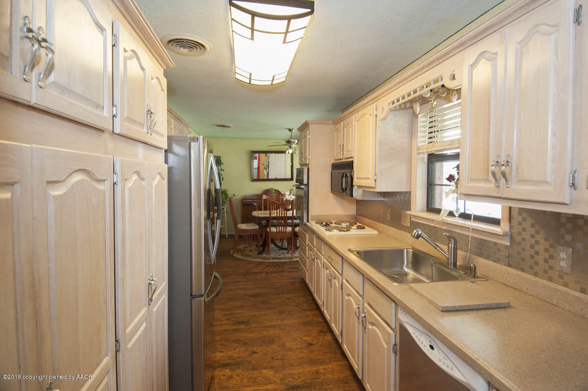 712 Rietman Street Amarillo, TX 79108 - Photo 9 of 37 KITCHEN VIEW 4