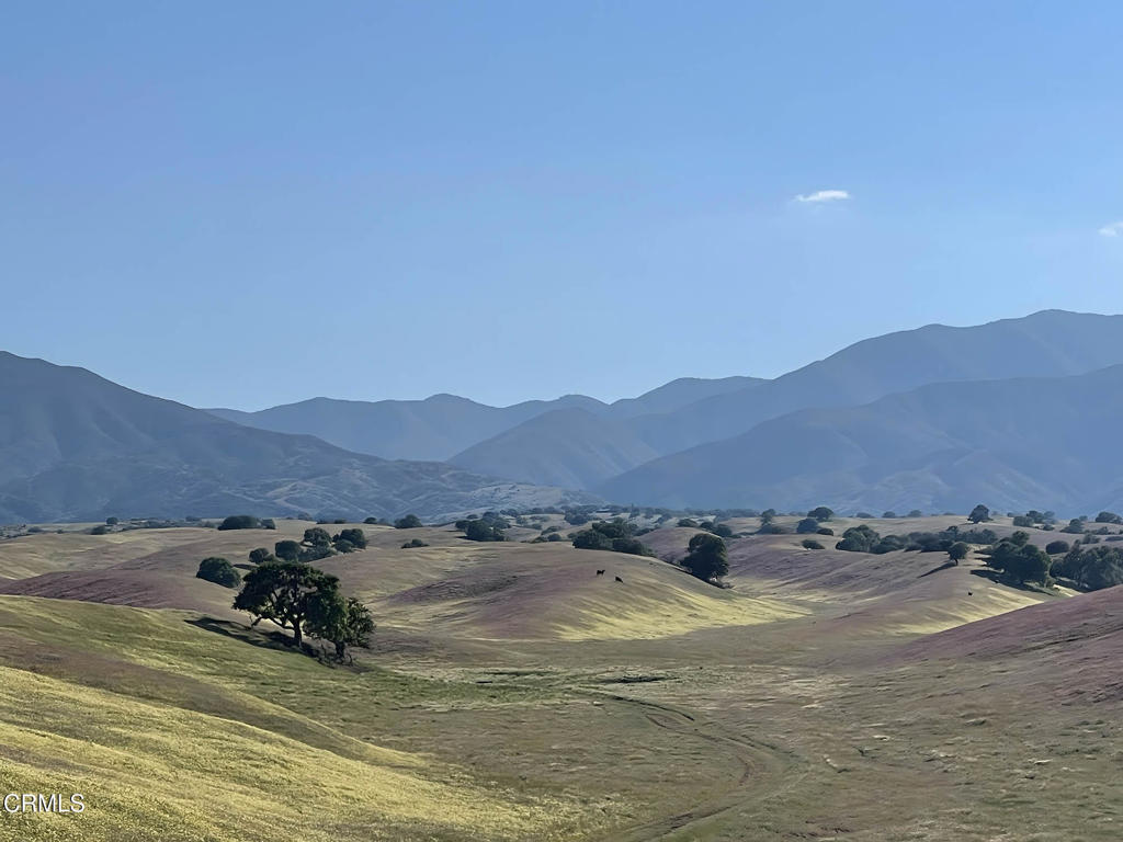 2170 Aliso Park Road Maricopa, CA 93252 - Photo 19 of 72 a view of a town with mountains in the background