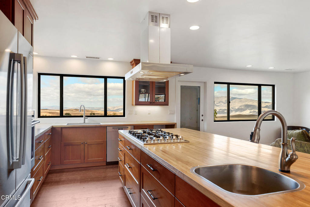 2170 Aliso Park Road Maricopa, CA 93252 - Photo 27 of 72 Kitchen - 2170 Aliso Park Rd