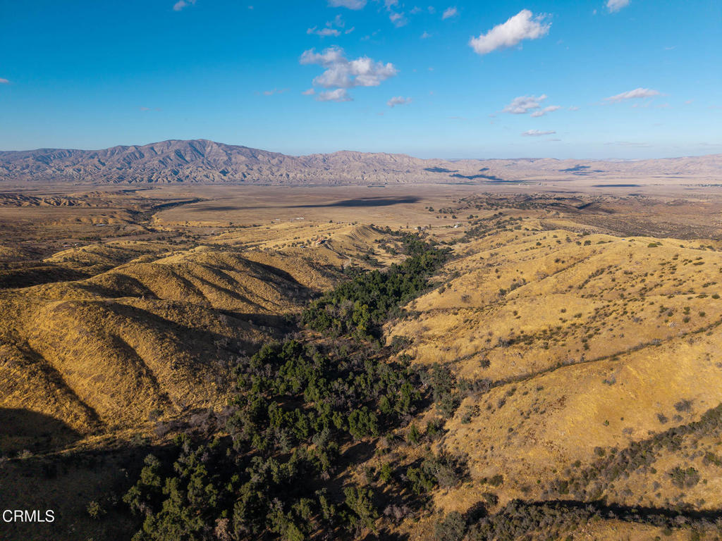 2170 Aliso Park Road Maricopa, CA 93252 - Photo 55 of 72 a view of an outdoor space and mountain view