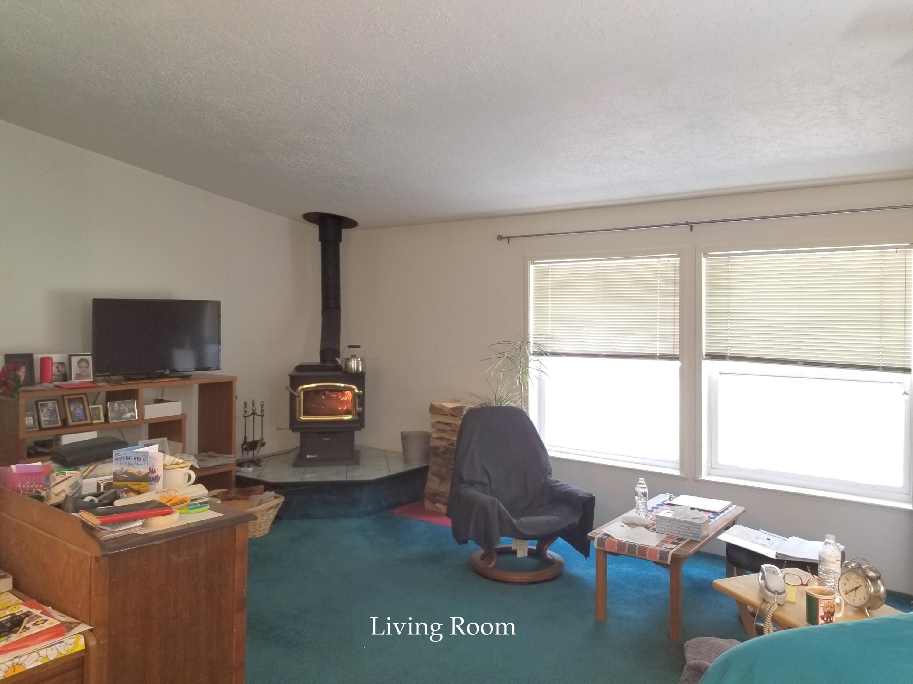 1075 East Crow Road Merlin, OR 97532 - Photo 15 of 39 17
