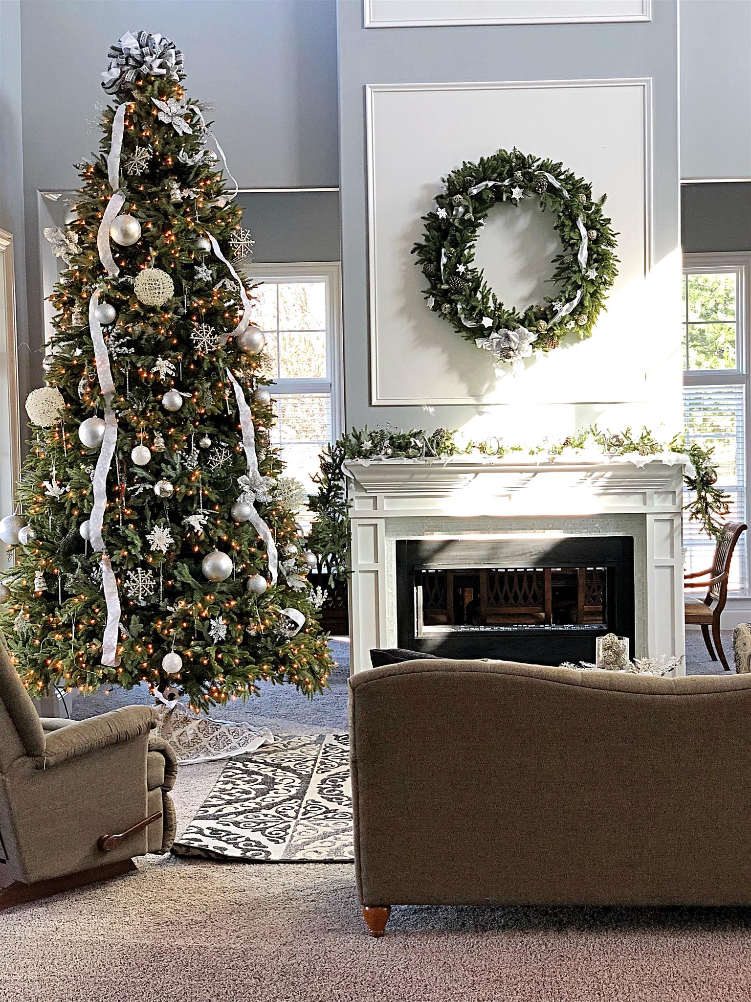 3379 Maxie Jones Road Springfield, TN 37172 - Photo 4 of 30 a living room with a couch and a fireplace