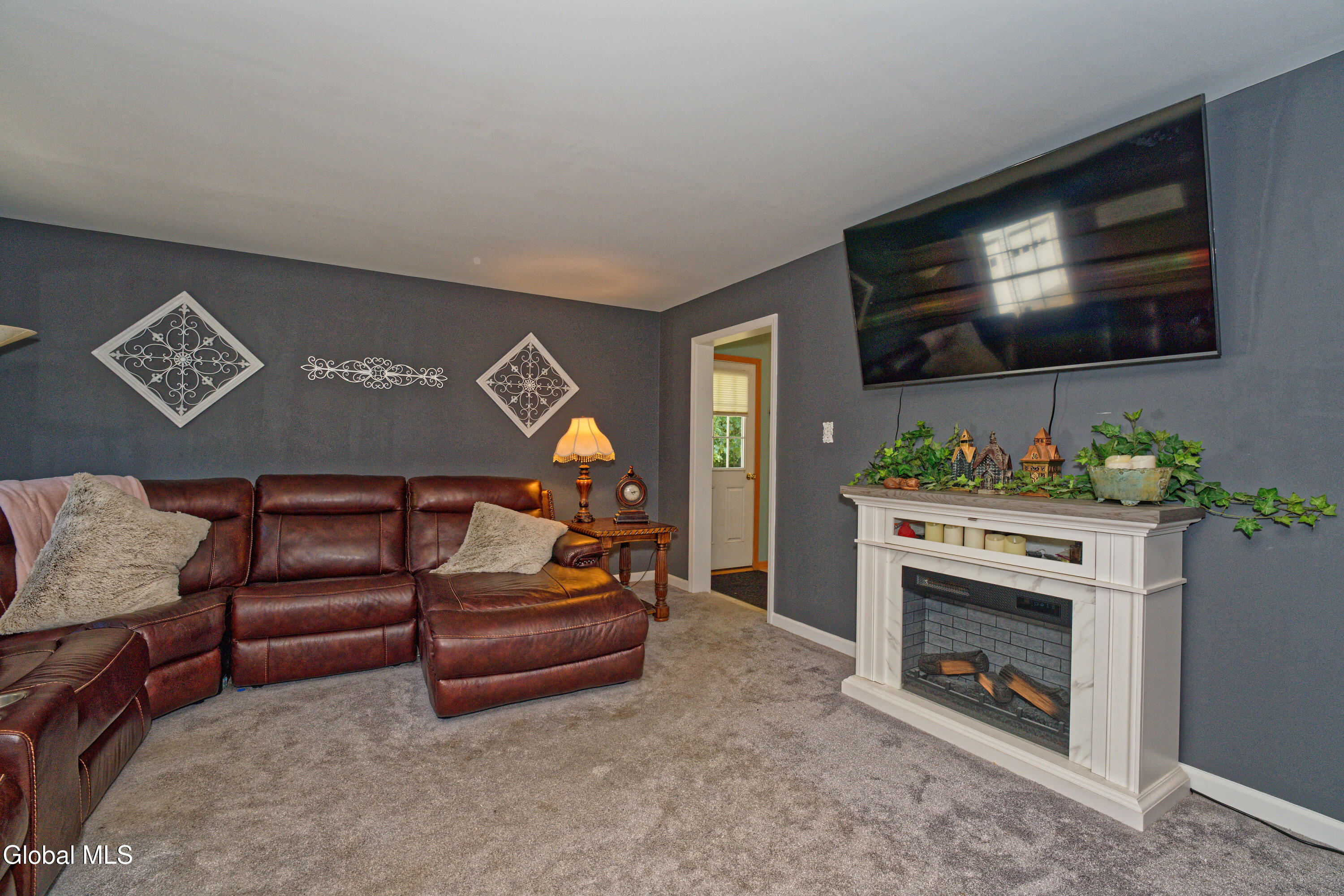139 Homestead Road Saratoga, NY 12866 - Photo 12 of 67 4 Livingroom 1