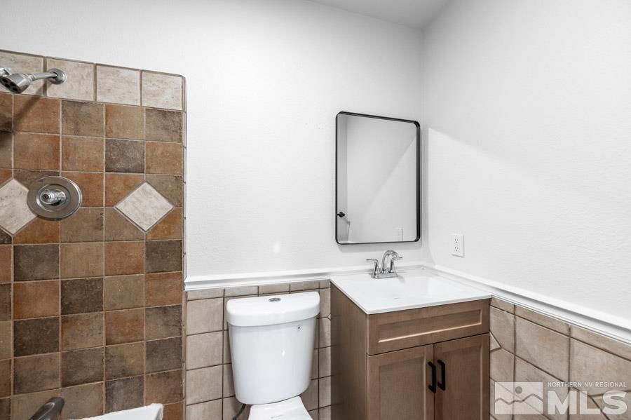 2441 Baxter Way Sparks, NV 89431 - Photo 17 of 25 a bathroom with a sink toilet and shower