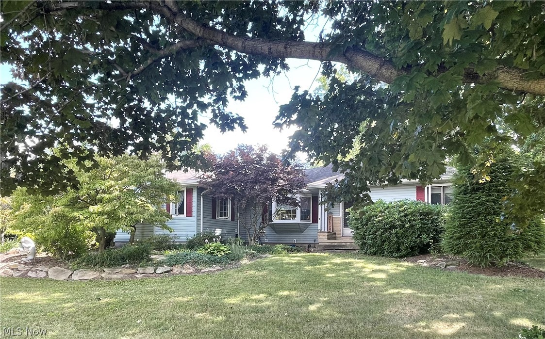 948 Howland Wilson Road Northeast Warren, OH 44484 - Photo 2 of 29 Front of Home