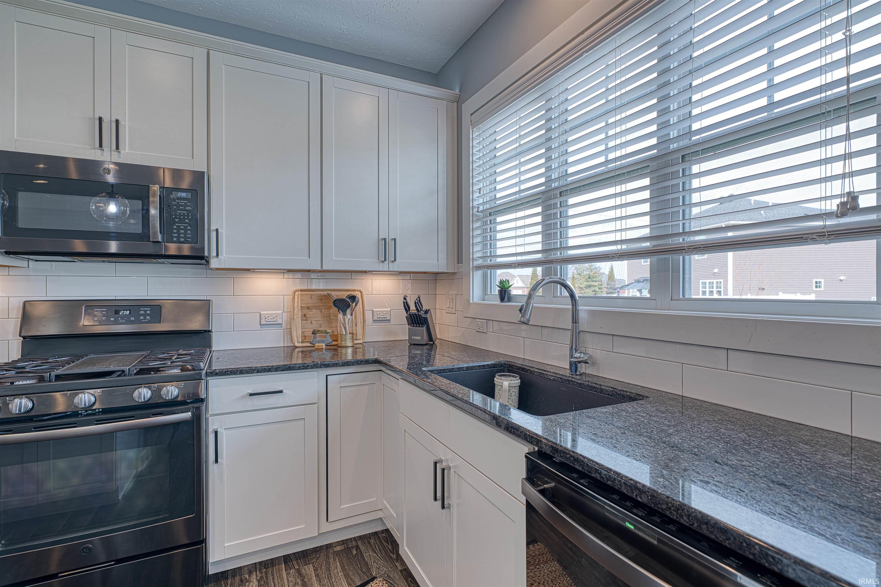 3042 Cornerstone Court Newburgh, IN 47630 - Photo 14 of 35