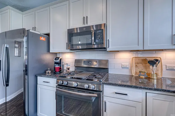 $363,999 | 3042 Cornerstone Court, Newburgh, IN 47630