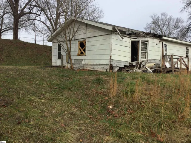 $89,900 | 142 Hughes Street, Duncan, SC 29334