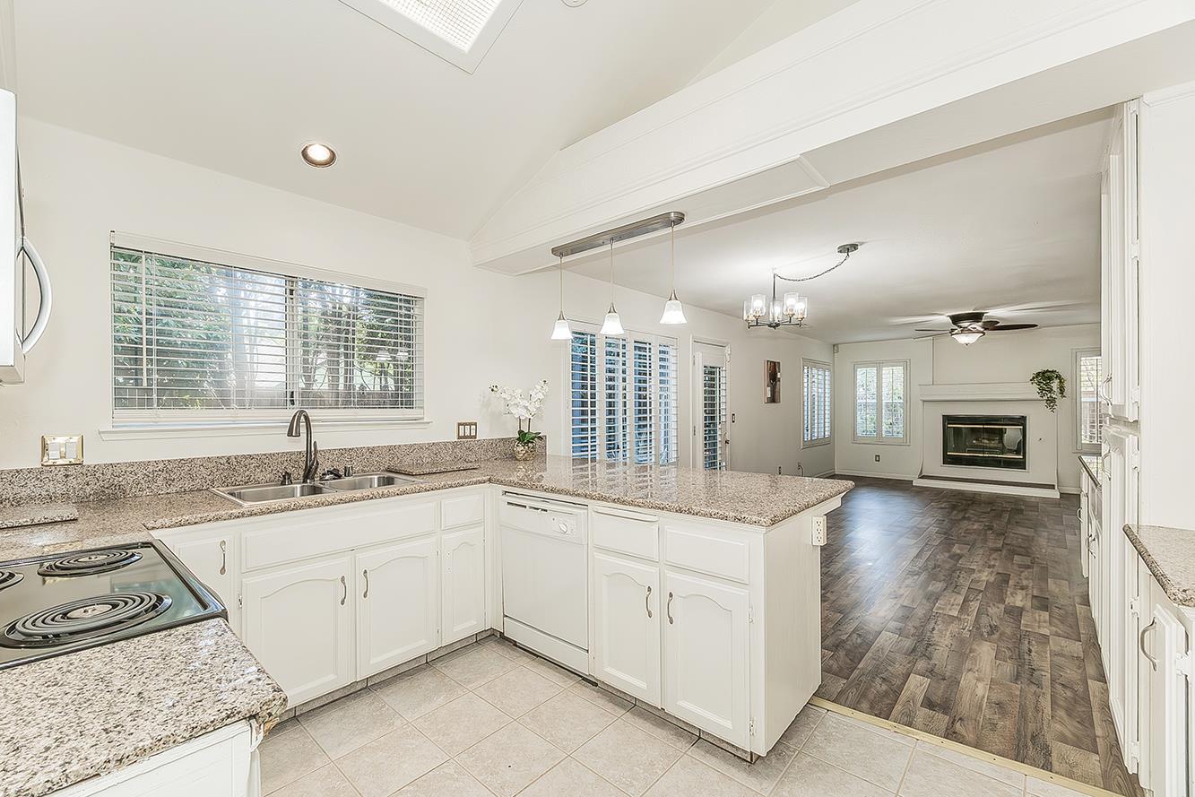 837 East Buckhill Road Fresno, CA 93720 - Photo 15 of 55