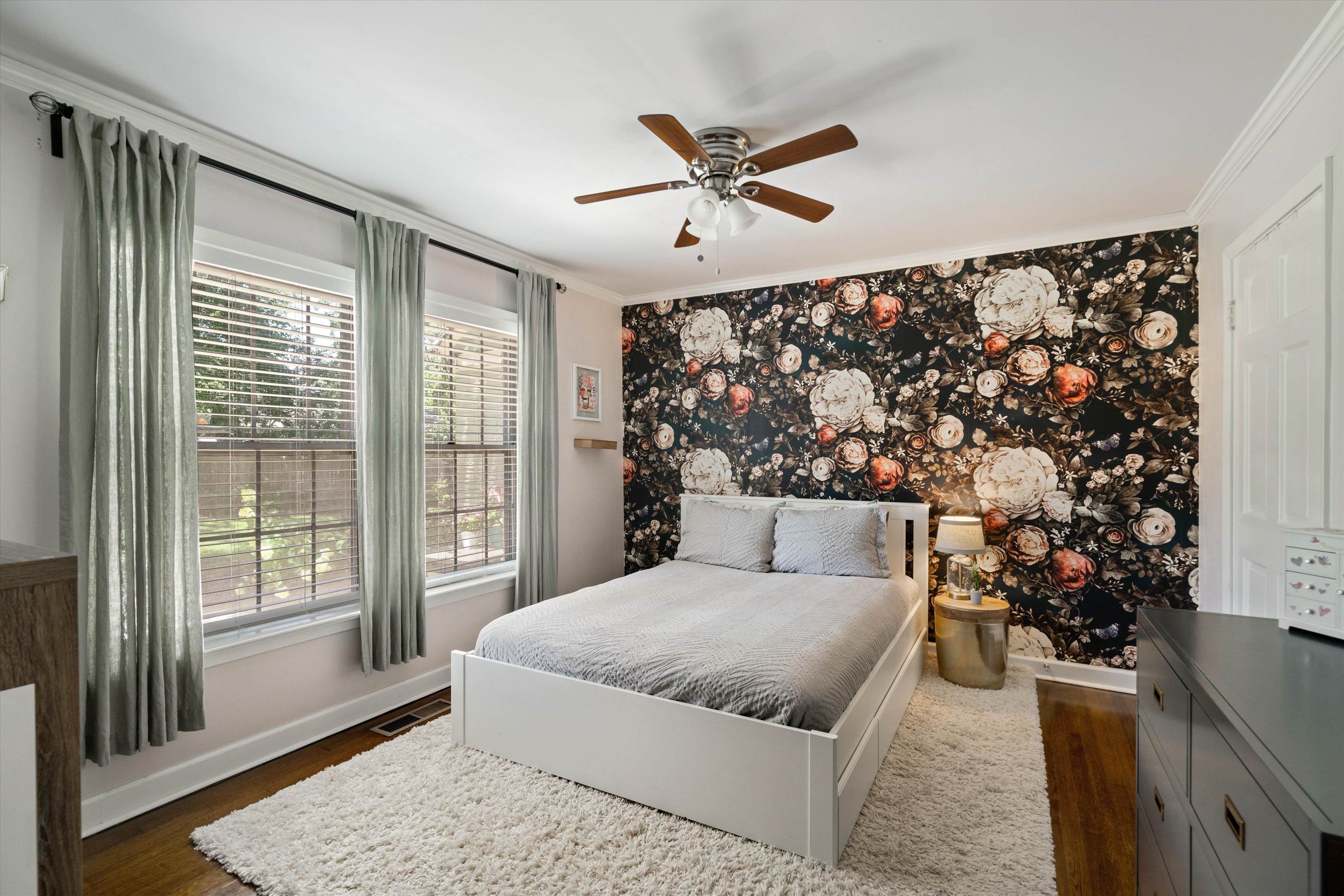 4208 Chickasaw Road Memphis, TN 38117 - Photo 18 of 25 a bedroom with a large bed and a window