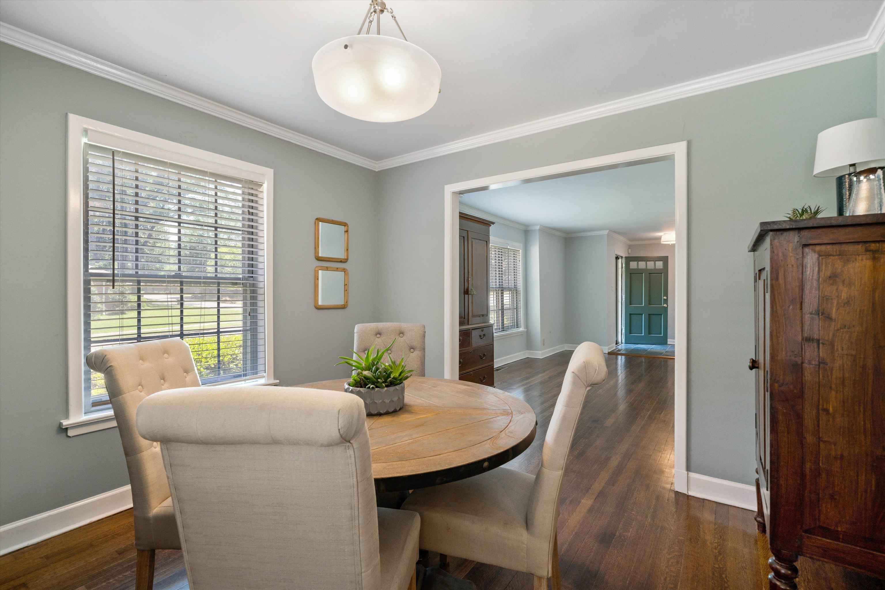 4208 Chickasaw Road Memphis, TN 38117 - Photo 7 of 25 a dining room with furniture and window