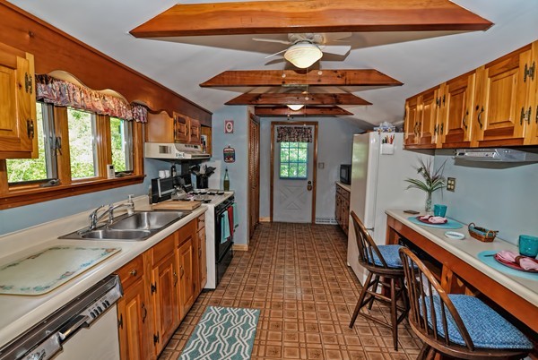 88 River Road Norfolk, MA 02056 - Photo 4 of 28 Gallery Image 4
