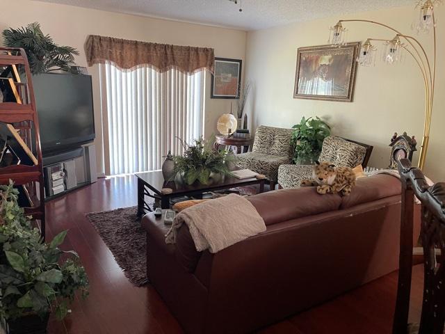 4138 Clearbrook Cove Road Jacksonville, FL 32218 - Photo 5 of 23 Livng room