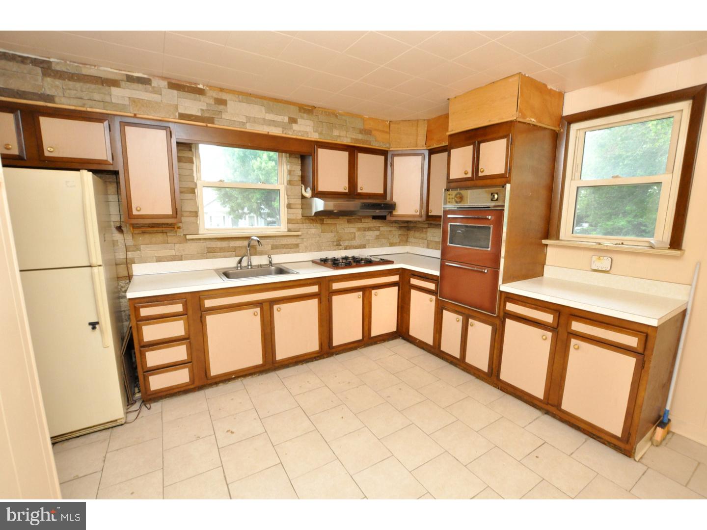 8470 Sheppard Road Pennsauken, NJ 08110 - Photo 4 of 20 Kitchen