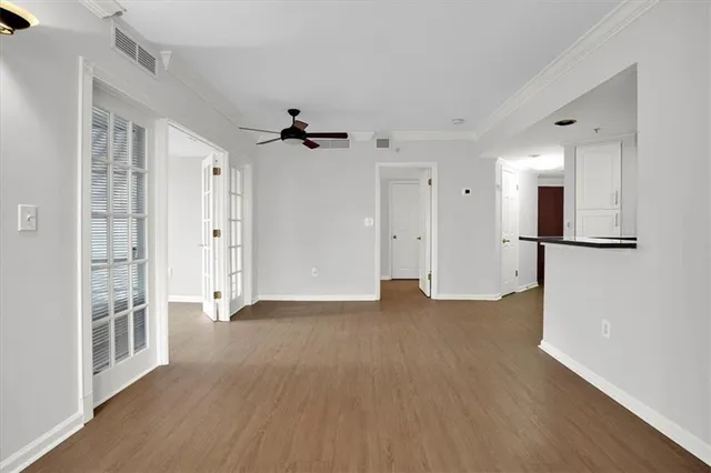 a view of a livingroom with a ceiling fan