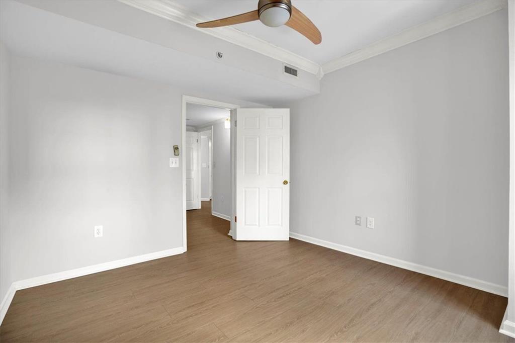 199 14th Street Northeast, Unit 2308 Atlanta, GA 30309 - Photo 20 of 35 an empty room with a ceiling fan and window
