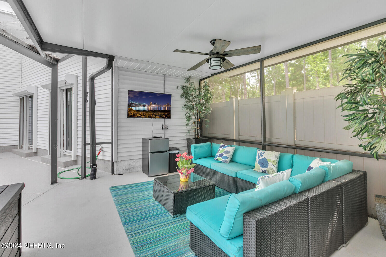 6695 Highway 16 St. Augustine, FL 32092 - Photo 24 of 46 a living room with furniture and a large window