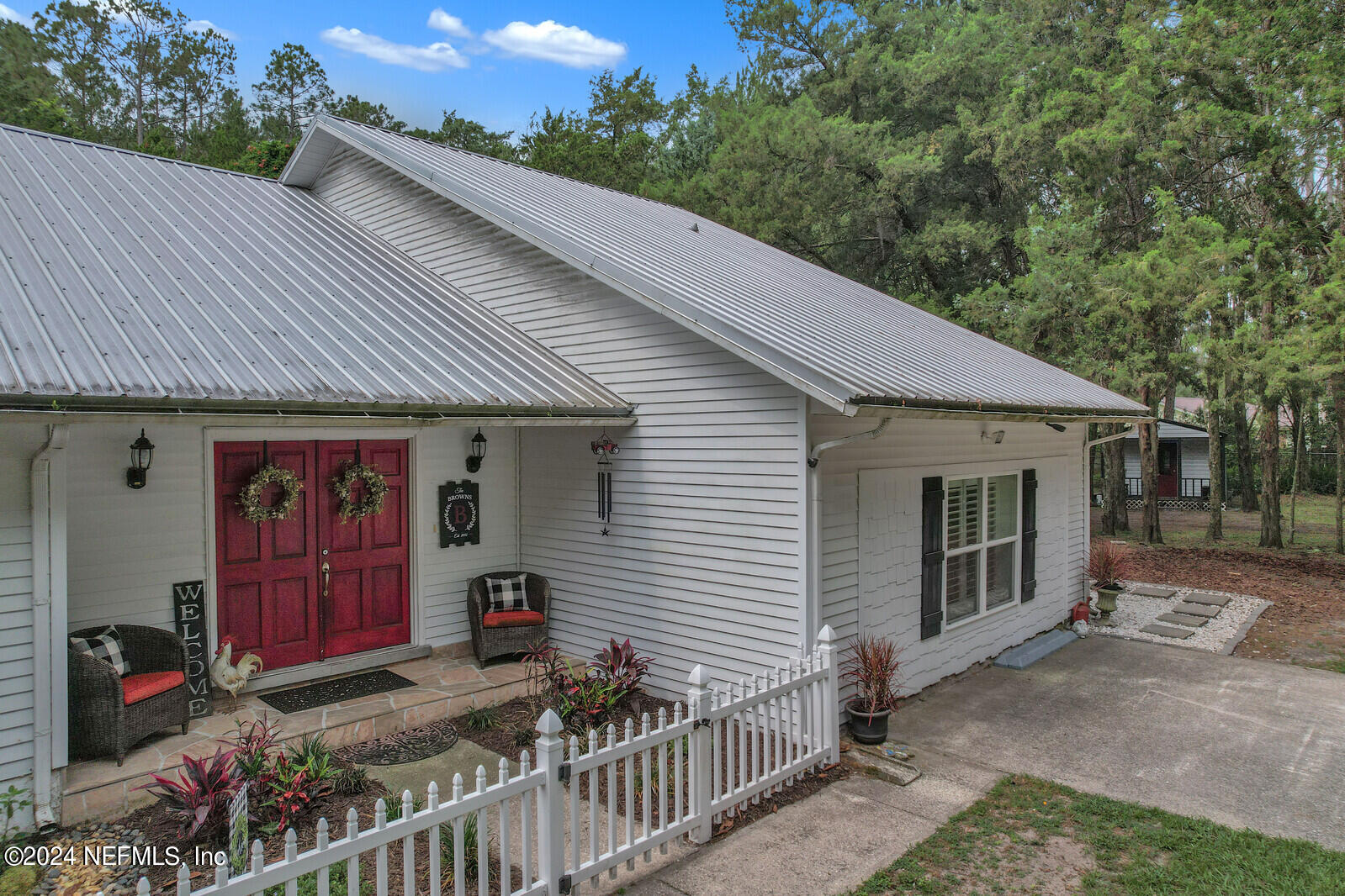 6695 Highway 16 St. Augustine, FL 32092 - Photo 29 of 46 a view of a house with backyard and trees