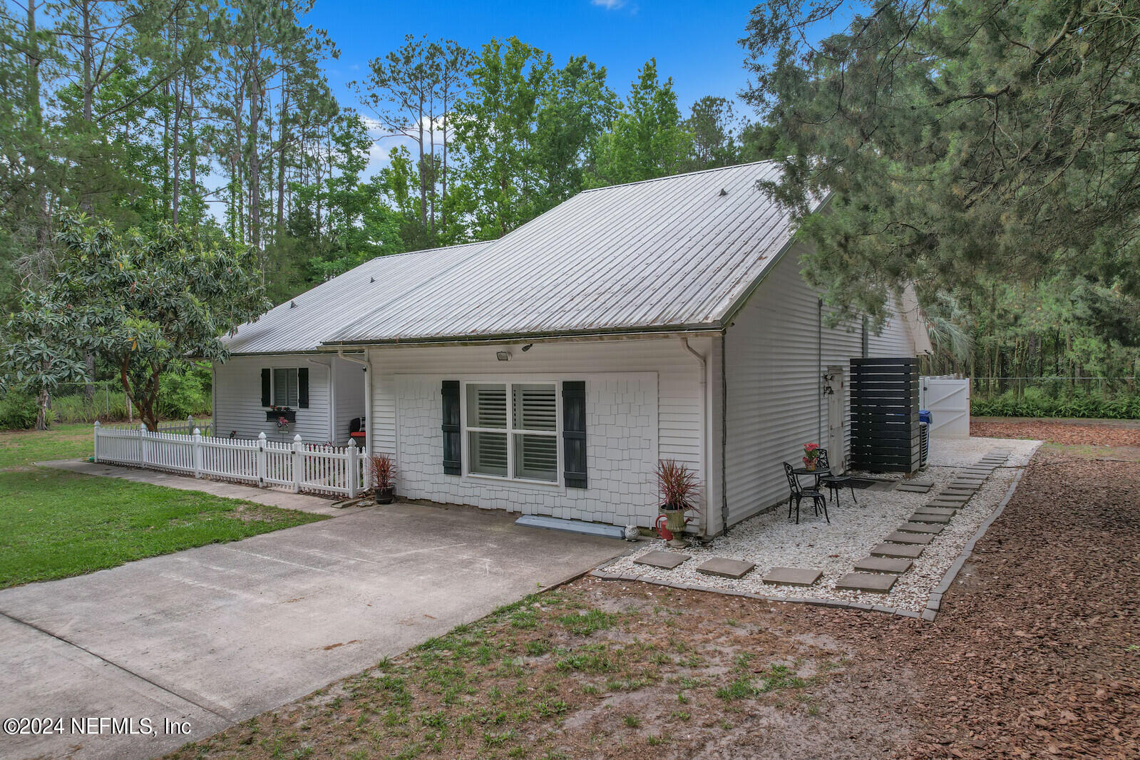 6695 Highway 16 St. Augustine, FL 32092 - Photo 30 of 46 a front view of a house with garden and trees