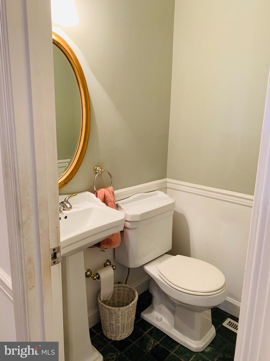 5550 Greenock Road Lothian, MD 20711 - Photo 23 of 39 Main Floor Powder Room