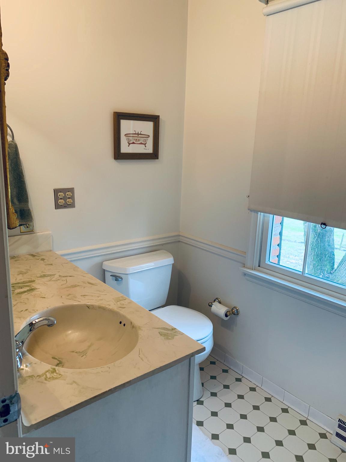 5550 Greenock Road Lothian, MD 20711 - Photo 33 of 39 Hall Bath