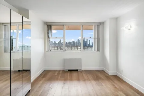 $375,000 | 6040 Boulevard East, Unit 22F, West New York, NJ 07093