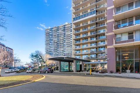 $375,000 | 6040 Boulevard East, Unit 22F, West New York, NJ 07093
