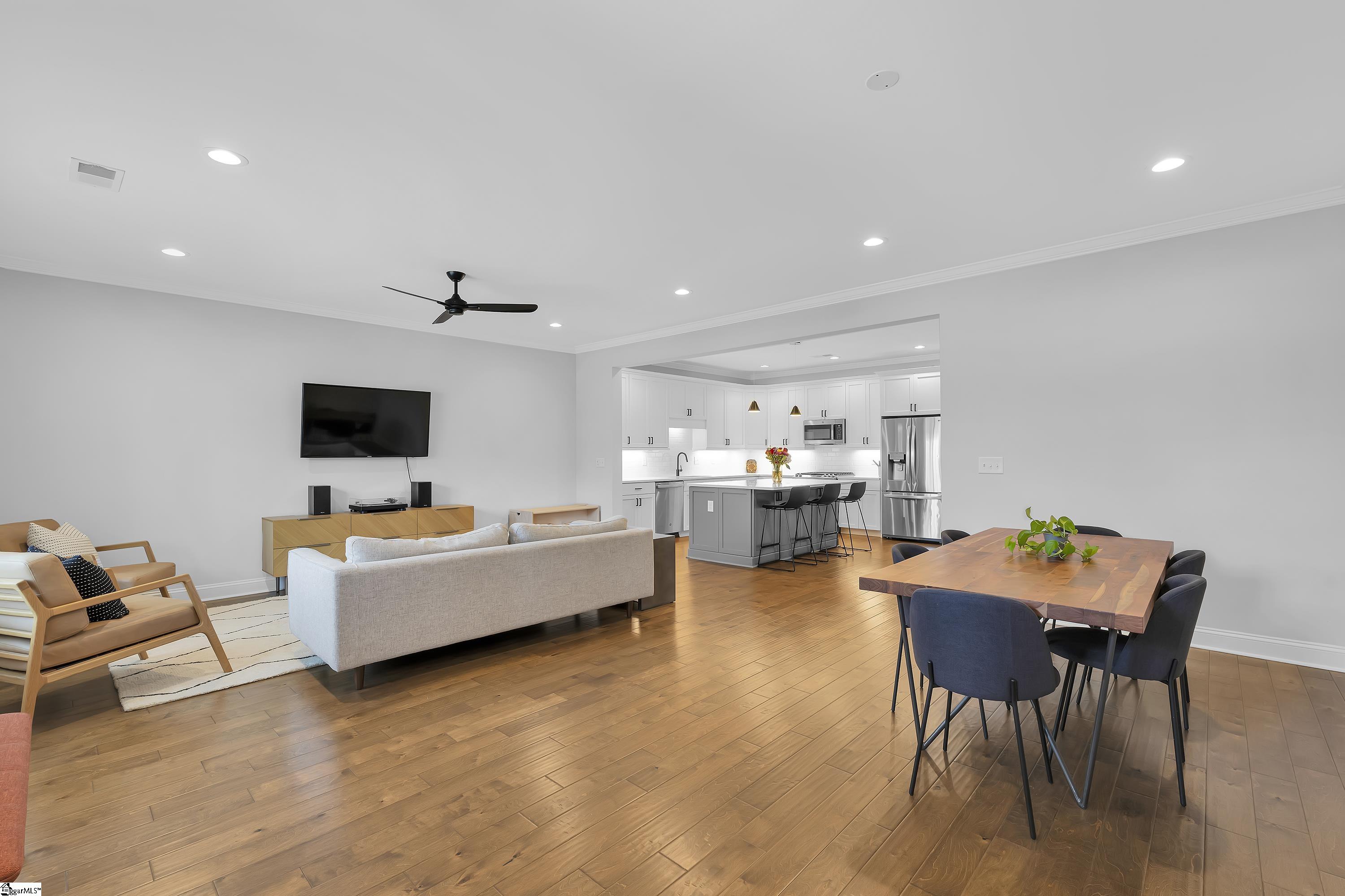 253 Rocky Slope Road Greenville, SC 29607 - Photo 4 of 32 Gallery Image 4