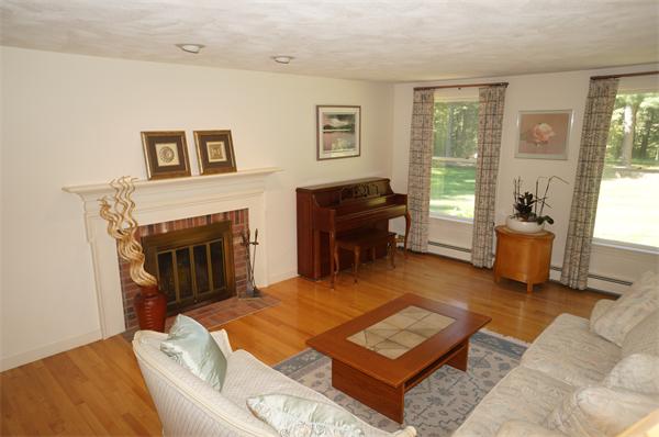 845 Depot Road Boxborough, MA 01719 - Photo 3 of 8