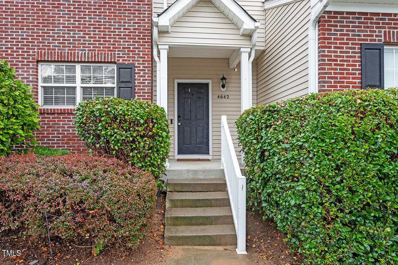 4642 Centrebrook Circle Raleigh, NC 27616 - Photo 2 of 27 4642 Centrebrook Circle