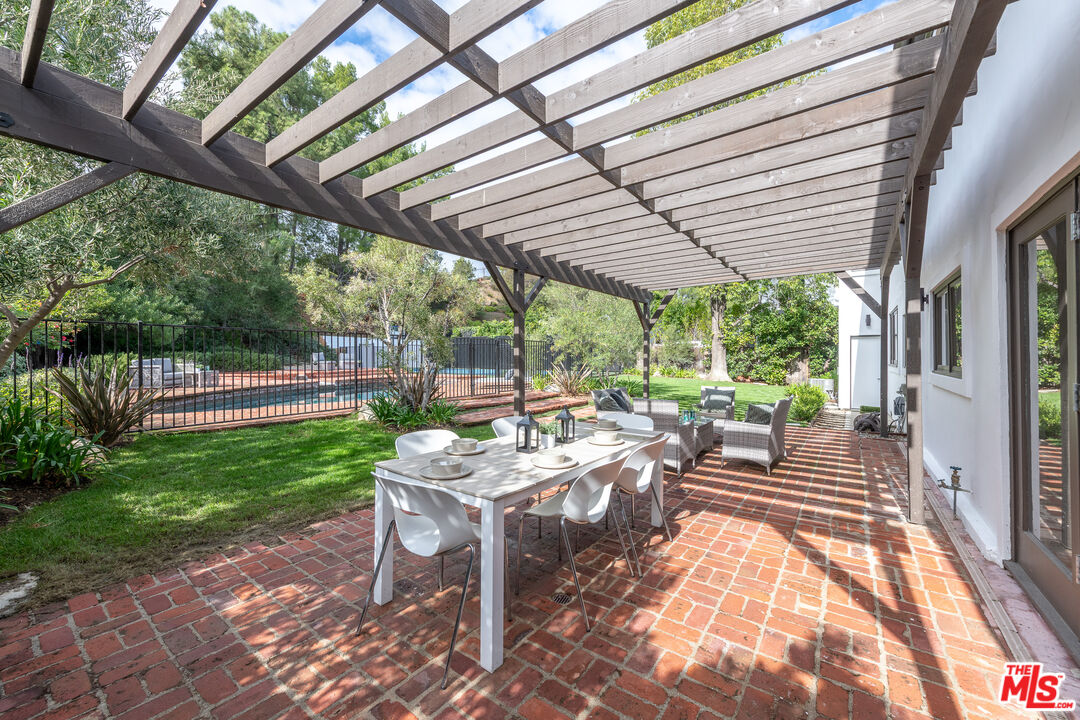 17153 Adlon Road Encino, CA 91436 - Photo 42 of 56 Gallery Image 42