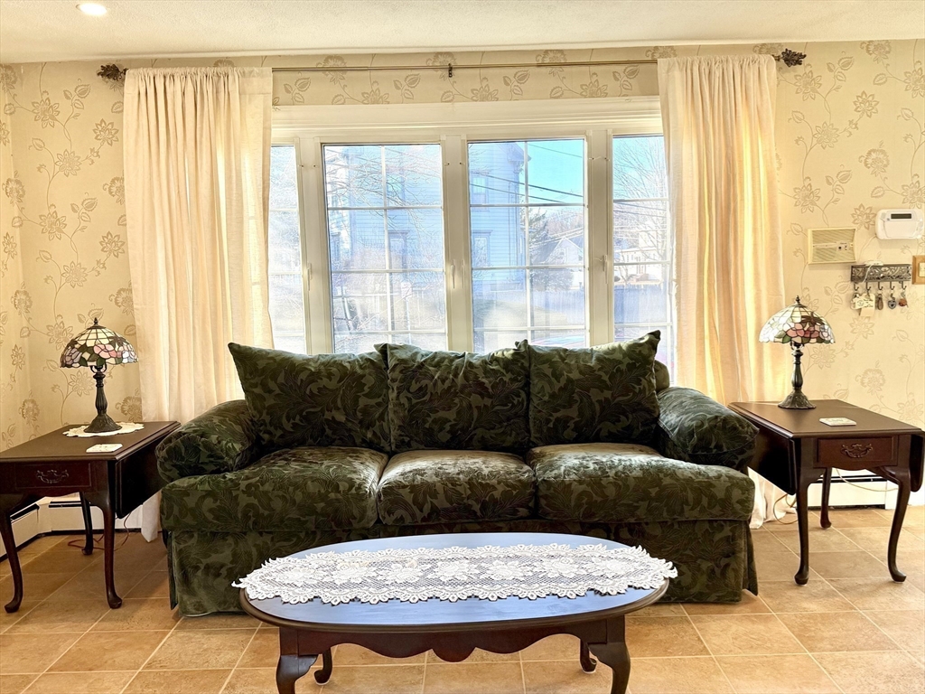 23 Orchard Avenue Saugus, MA 01906 - Photo 12 of 42