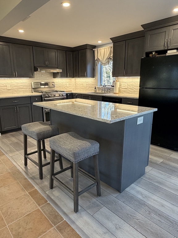 23 Orchard Avenue Saugus, MA 01906 - Photo 4 of 42