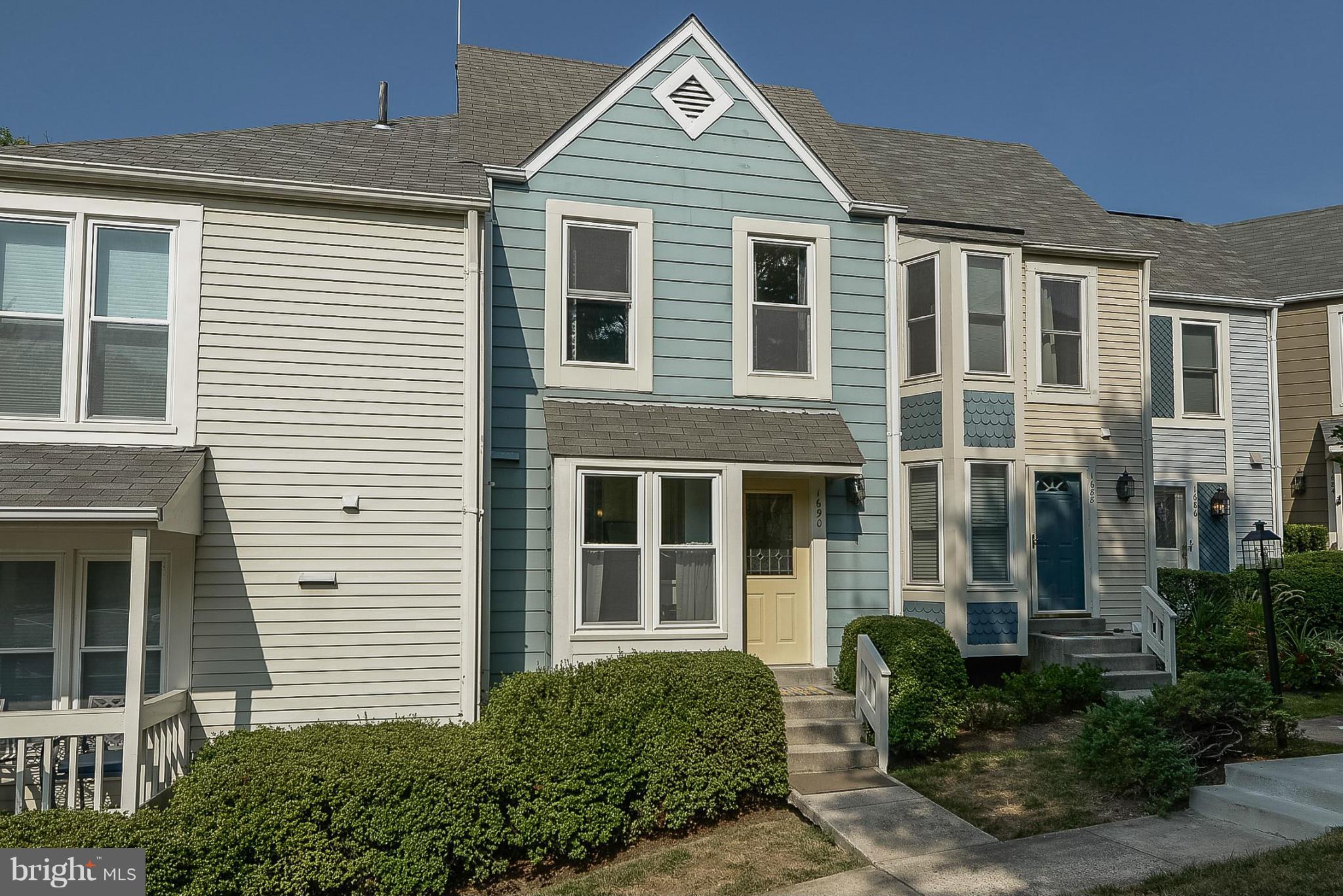 1690 Oaktree Court Reston, VA 20194 - Photo 1 of 30 Exterior (Front)