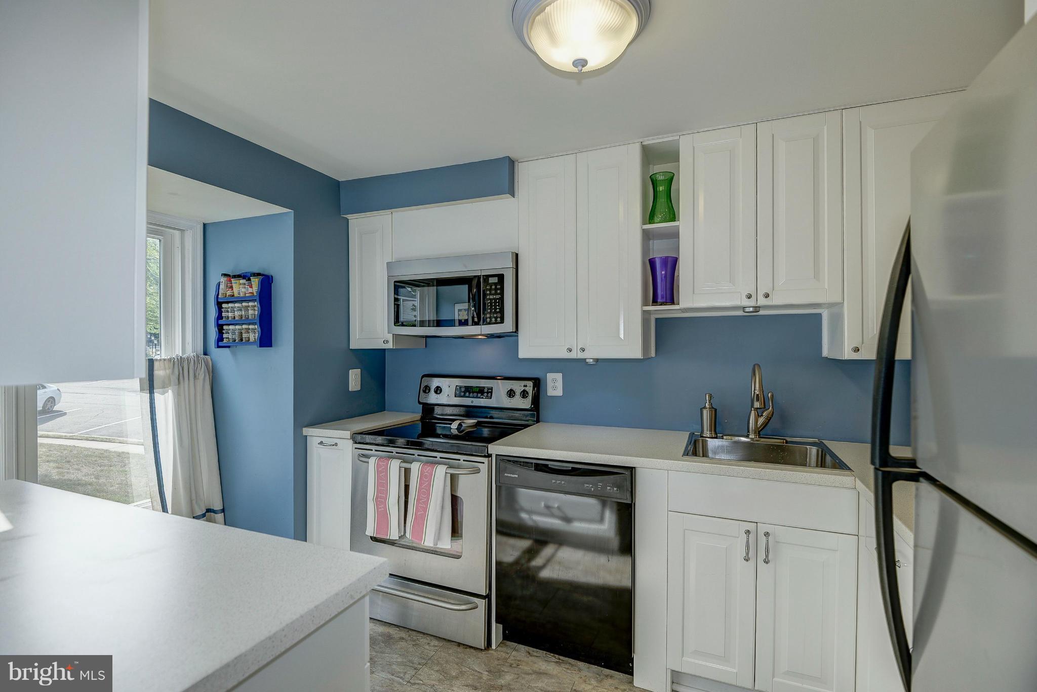 1690 Oaktree Court Reston, VA 20194 - Photo 2 of 30 Kitchen