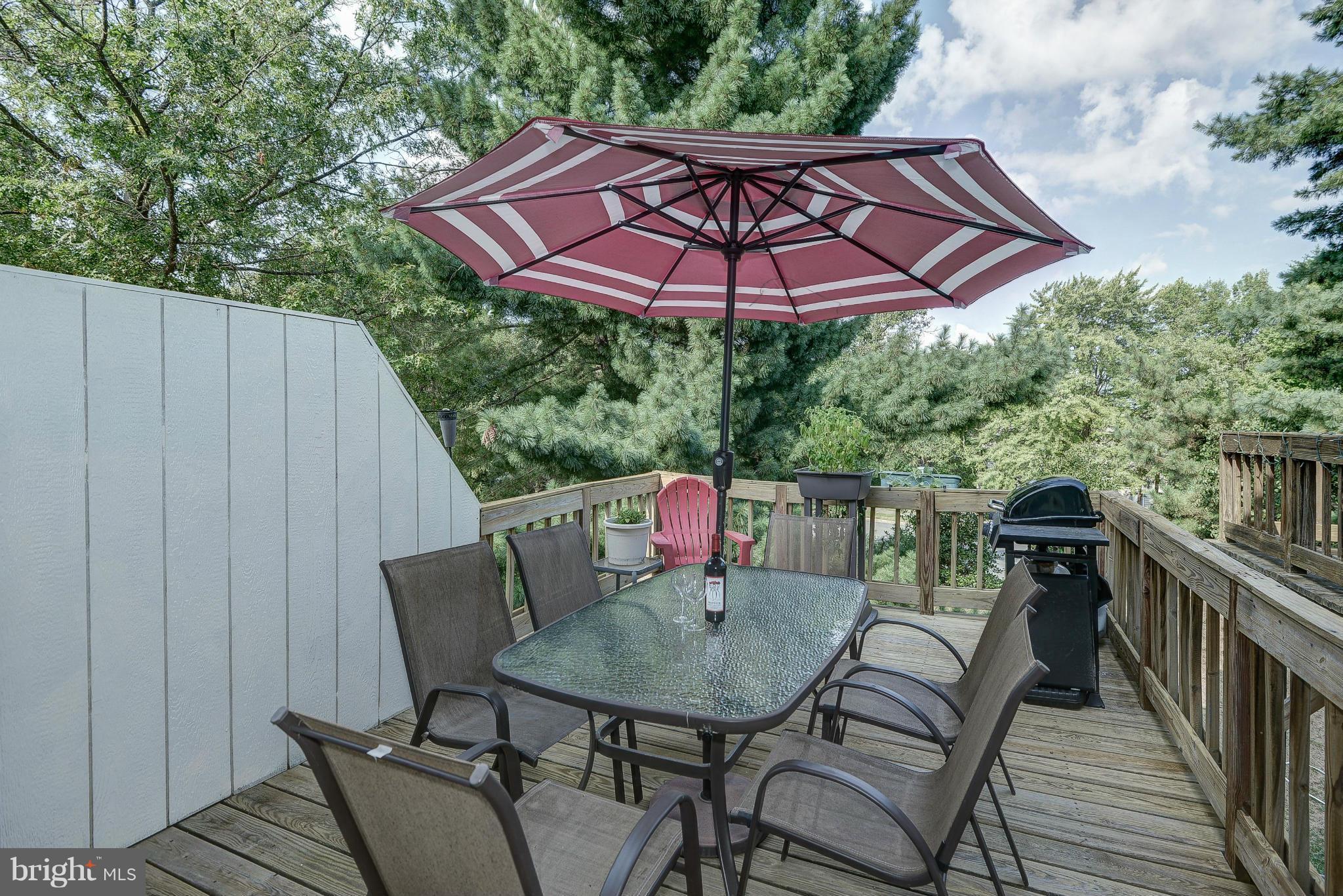 1690 Oaktree Court Reston, VA 20194 - Photo 13 of 30 Deck