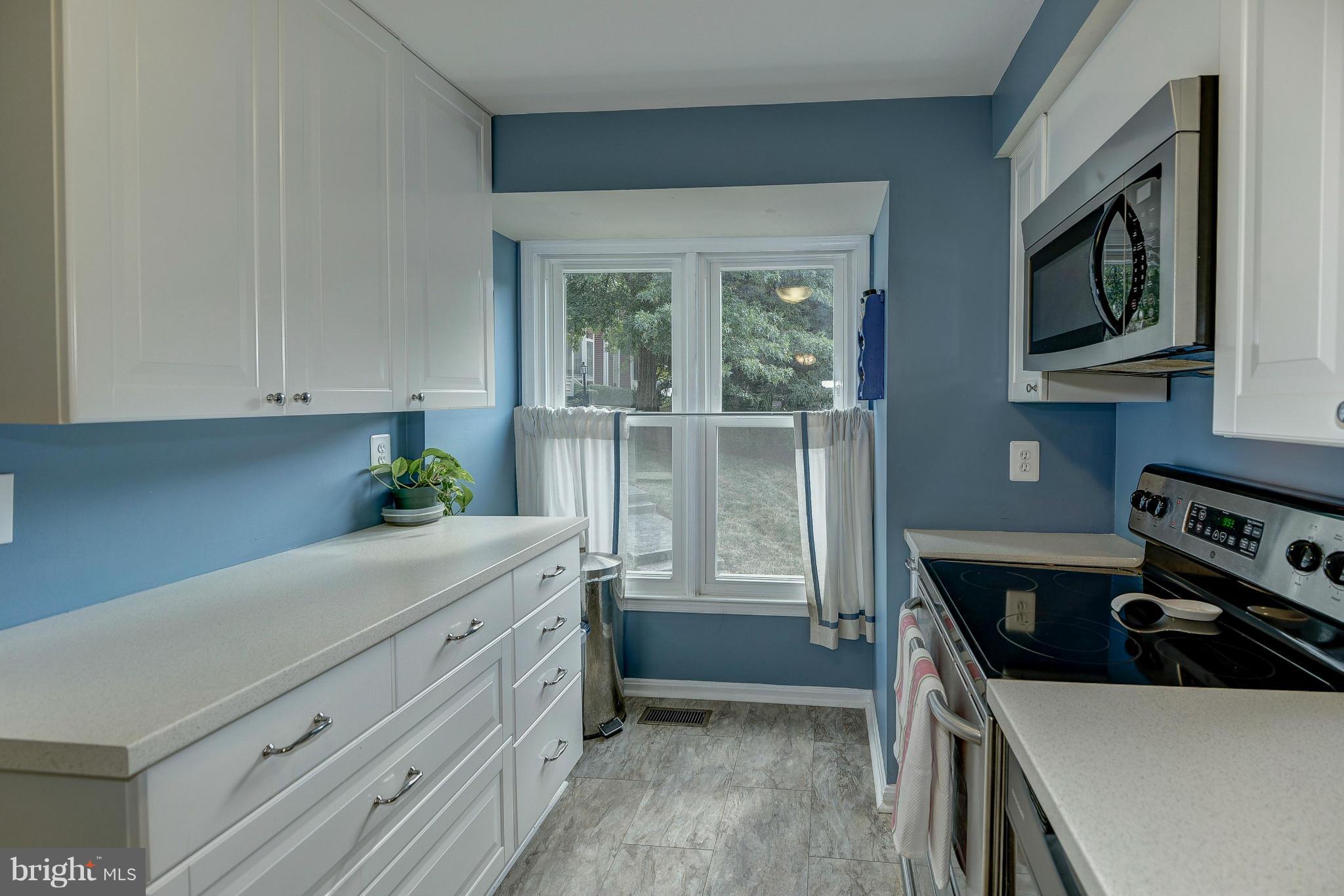 1690 Oaktree Court Reston, VA 20194 - Photo 3 of 30 Kitchen