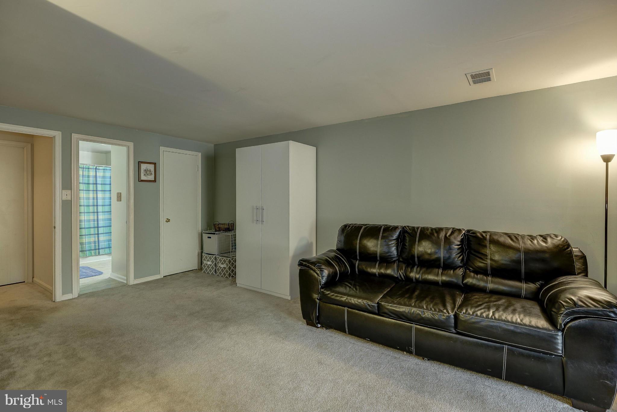 1690 Oaktree Court Reston, VA 20194 - Photo 28 of 30 Bedroom 3