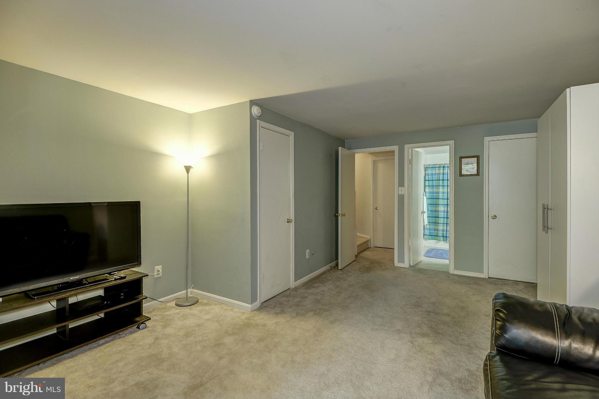 1690 Oaktree Court Reston, VA 20194 - Photo 29 of 30 Bedroom 3