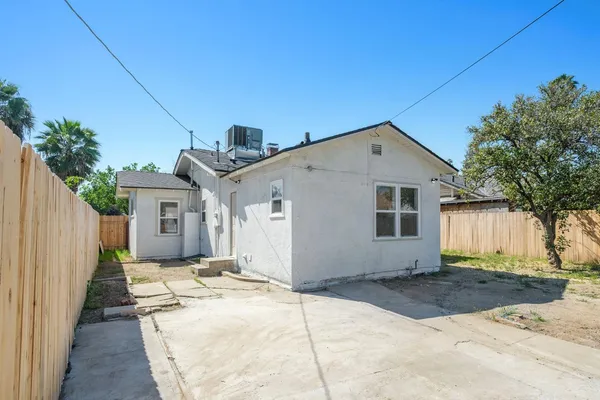 $310,000 | 4237 East Washington Avenue, Fresno, CA 93702