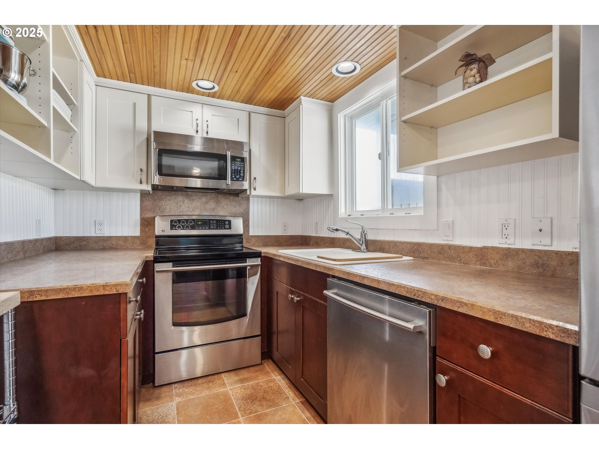 55 Northeast Bridgeton Road, Unit 10 Portland, OR 97211 - Photo 7 of 28 Gallery Image 7