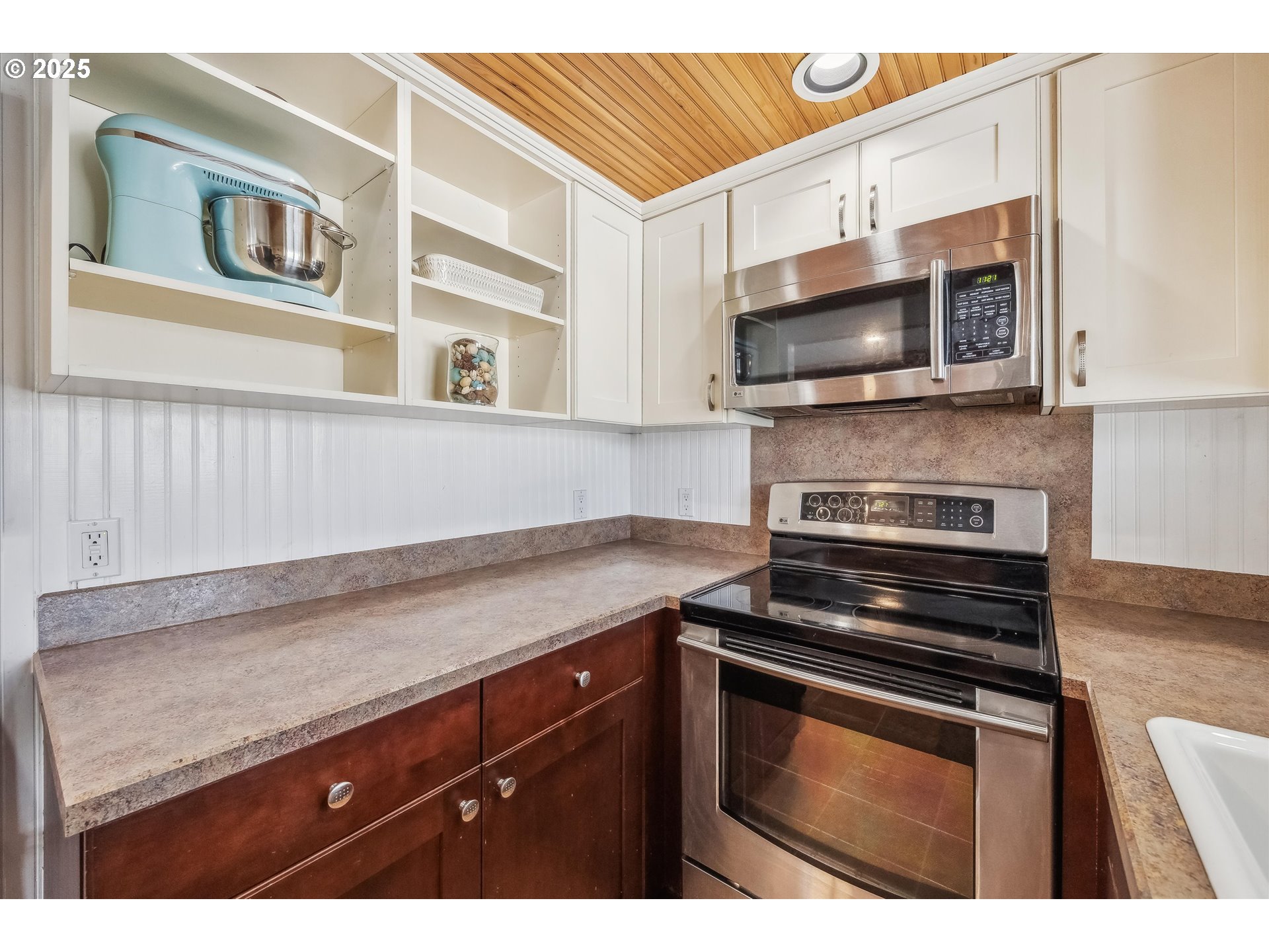 55 Northeast Bridgeton Road, Unit 10 Portland, OR 97211 - Photo 8 of 28 Gallery Image 8