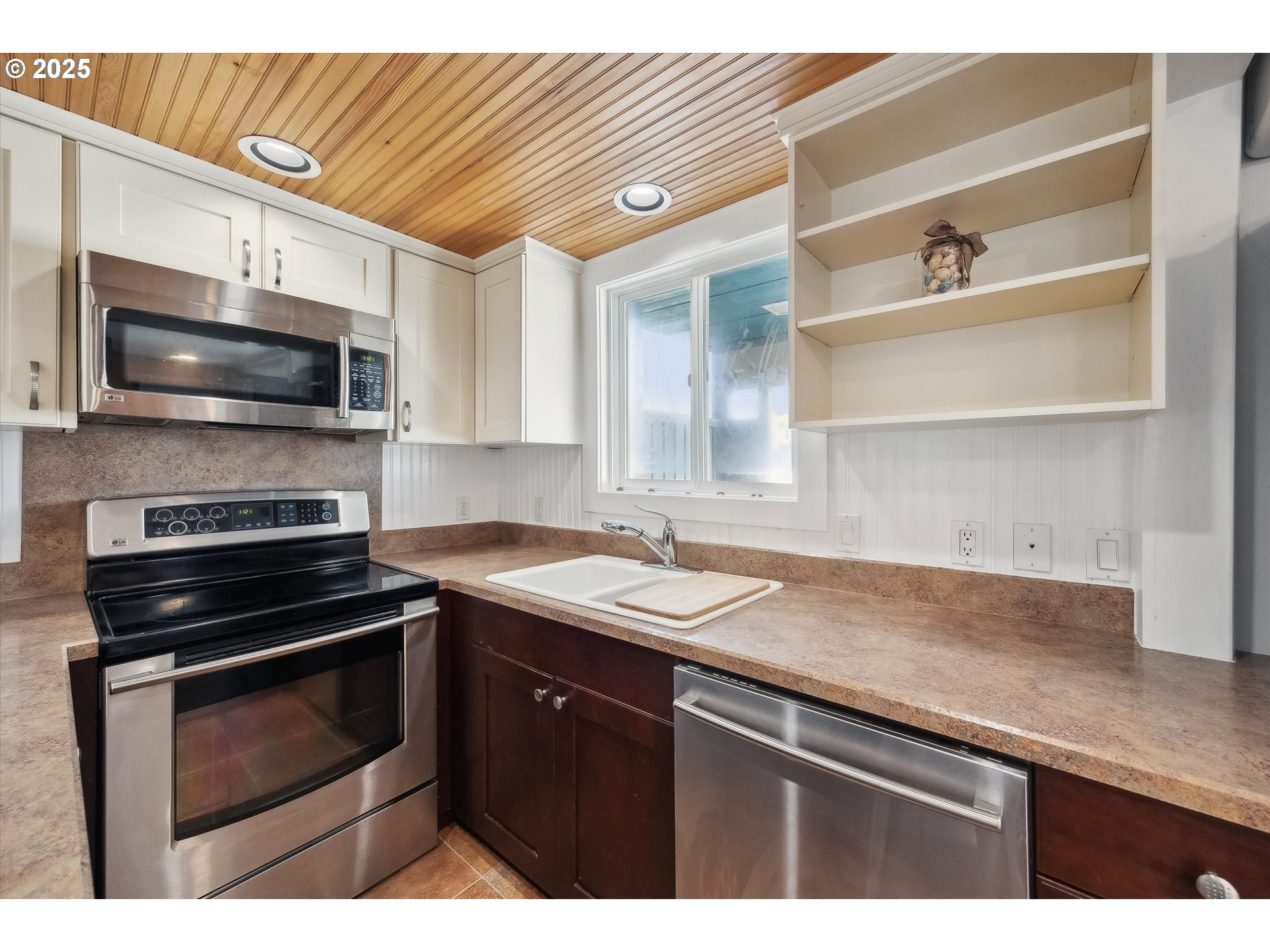 55 Northeast Bridgeton Road, Unit 10 Portland, OR 97211 - Photo 9 of 28 Gallery Image 9