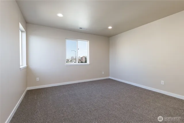 $712,000 | 921 West Ted Yao Way, Moses Lake, WA 98837